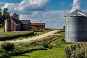Top 10 Motorcycle Rides in the US Midwest - Cover Image