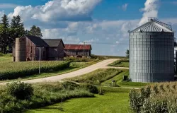Top 10 Motorcycle Rides In USA's Midwestern Region (New Year 2024 Edition) Top 10 Motorcycle Rides in the US Midwest - Cover Image